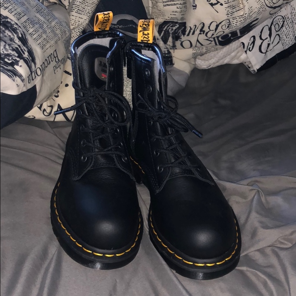 Black steel toe docmartens